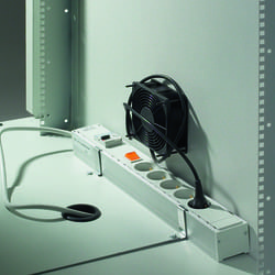 Ventilateur et multiprise